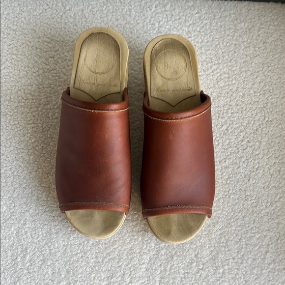 -No. 6 Daria Mid Heel Sandal - Picture 3 of 8